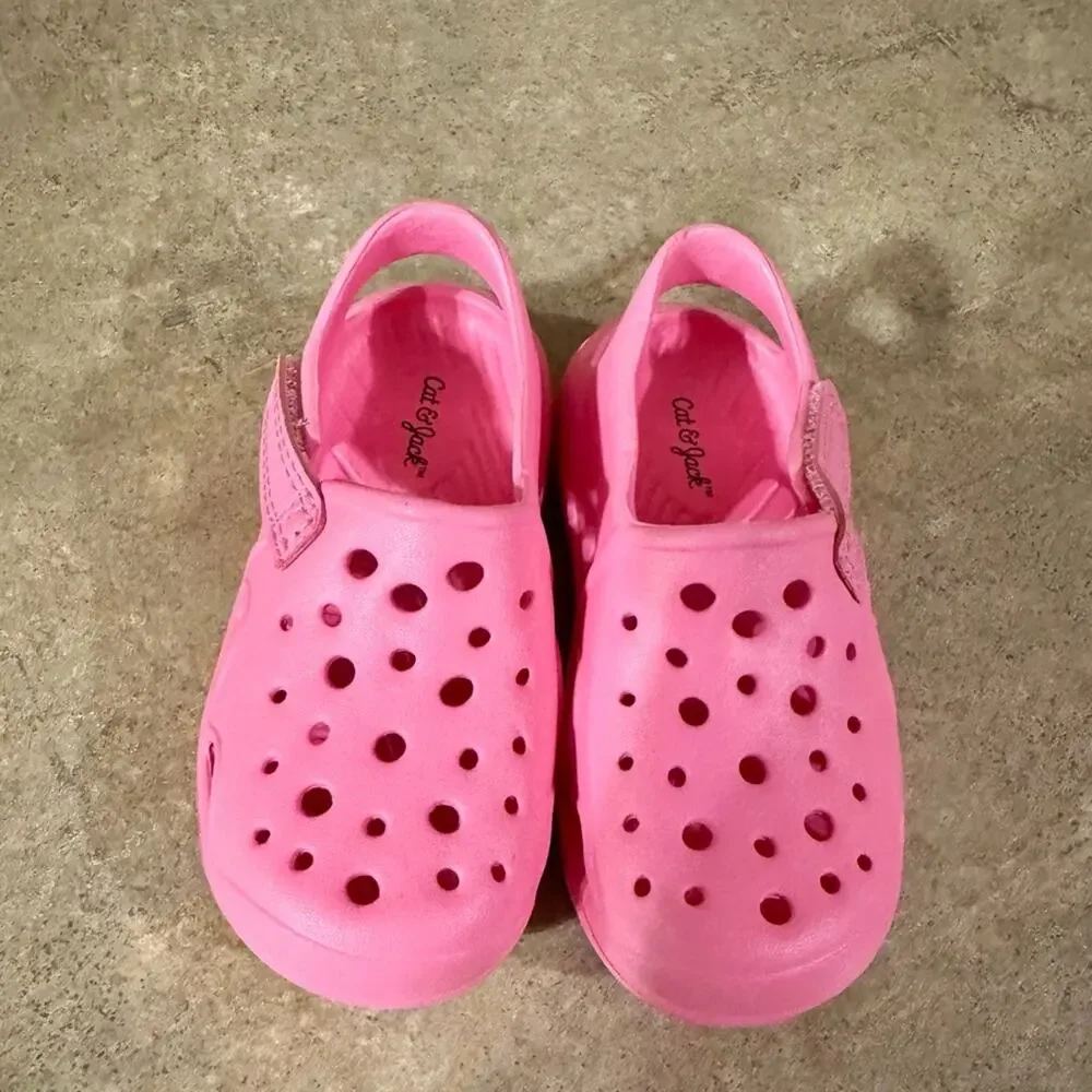 Cat & Jack Vibrant Pink Kids Water Shoes, Size 8 NWOT